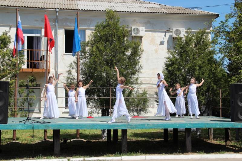 torzhestvennaya_chastj_prohozhdenie_lichnogo_sostava_garnizona_koncert_09_05_2016_63_web_63